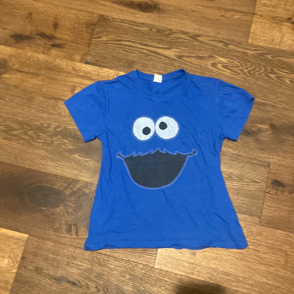 Women’s l/m (fits like size small) Cookie Monster tshirt Halloween